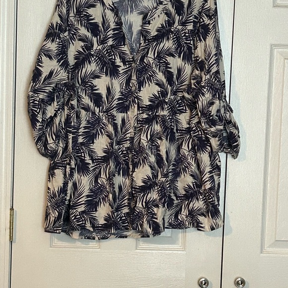 Jones&Co- linen like material babydoll top- Size 2X - Picture 2 of 6